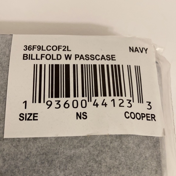 MICHAEL KORS
Cooper Pebbled Leather Billfold Wallet With Pass case navy blue - Picture 3 of 10